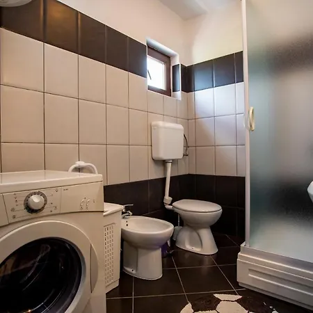 Apartment App3 *